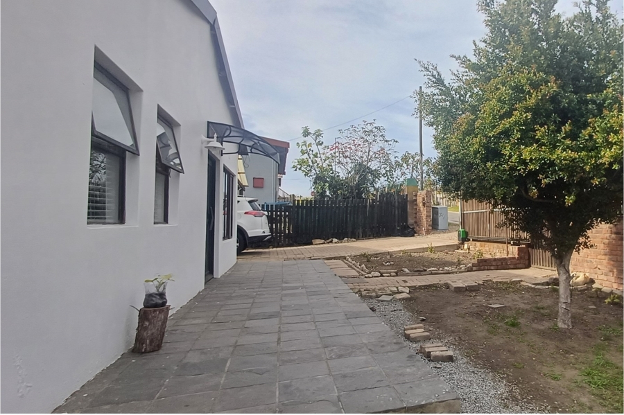 3 Bedroom Property for Sale in Pacaltsdorp Western Cape
